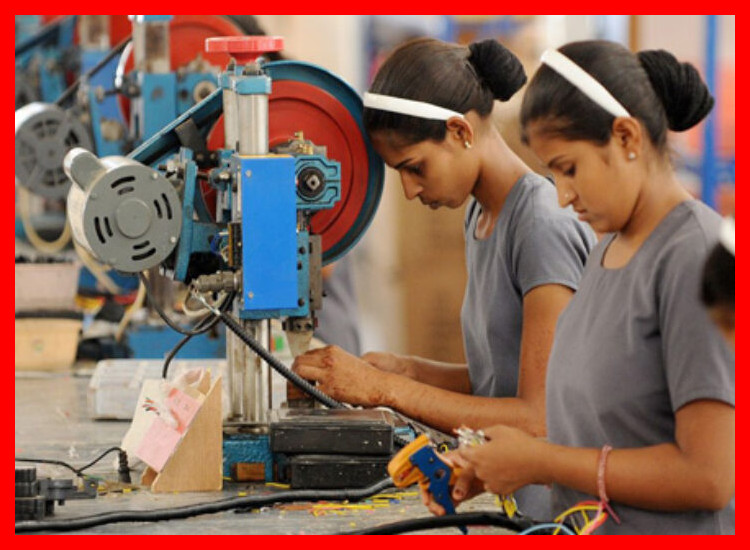 ¿Cuáles son las normas y regulaciones ambientales aplicables a los permisos para pequeños talleres manufactureros?